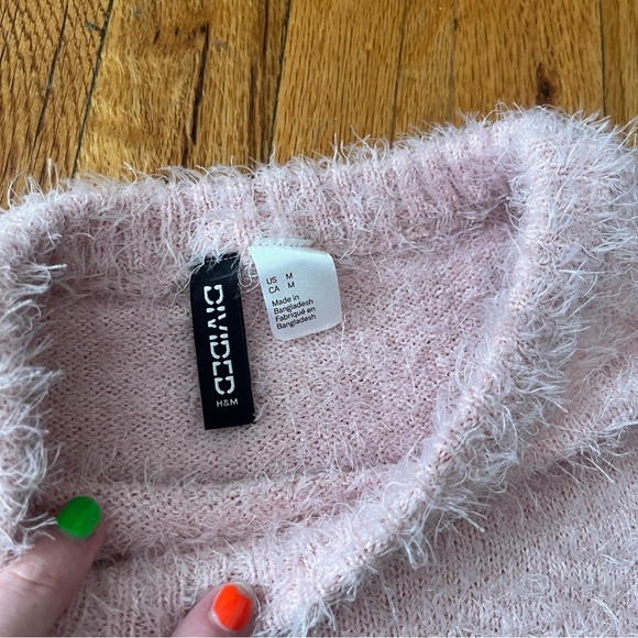 NWOT H&M Fuzzy Knit Sweater - Picture 3 of 7